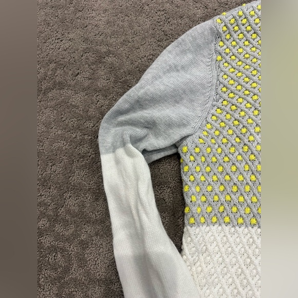 Charter club large sweater with hood, cute yellow, gray, and cream fun patterns - Picture 4 of 7